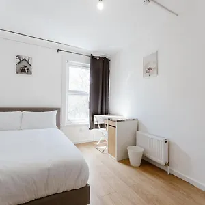mile-end-double-rooms-27-guest-house.cambridgehotelsuk.com/
